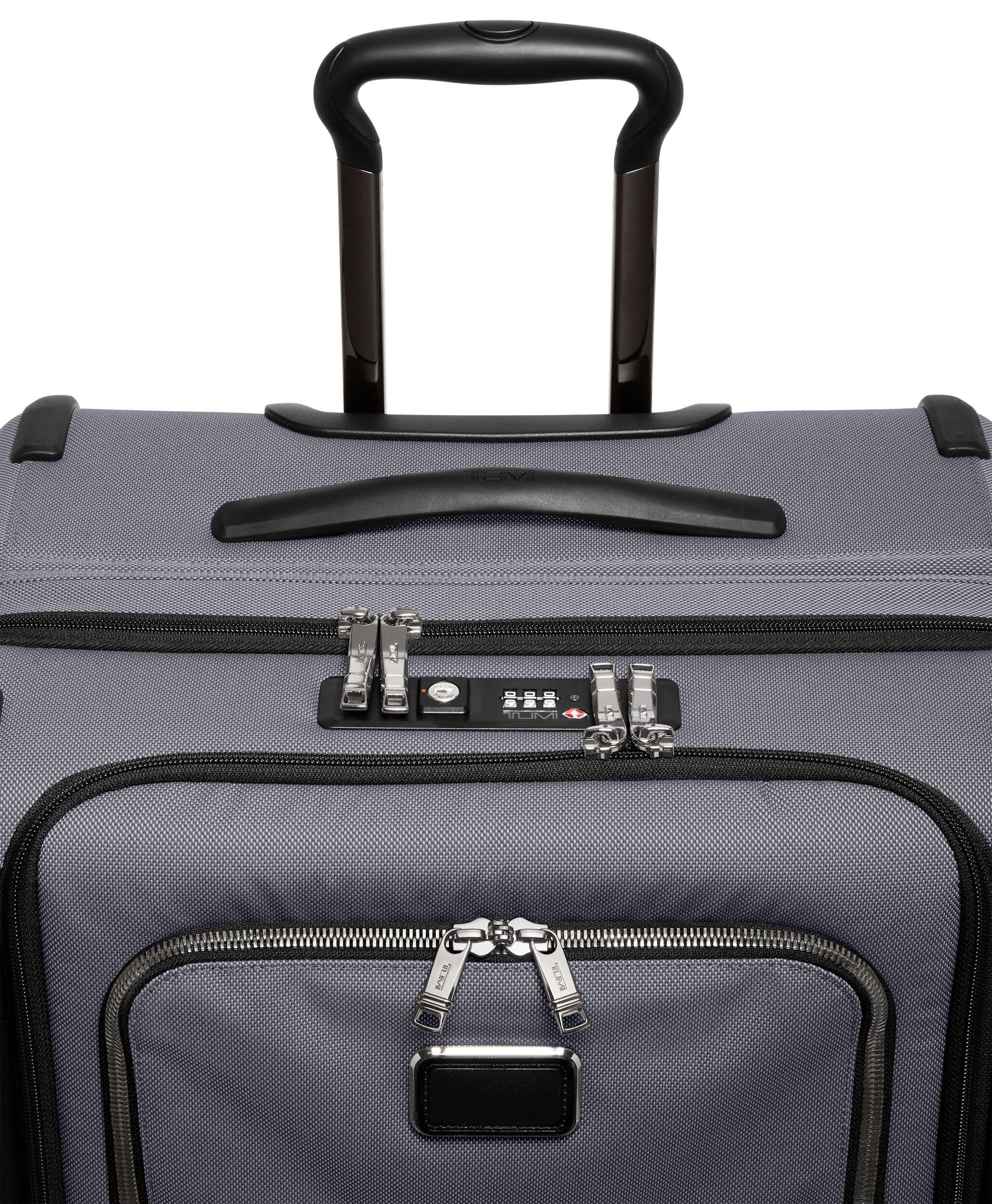 Tumi international outlet plaza