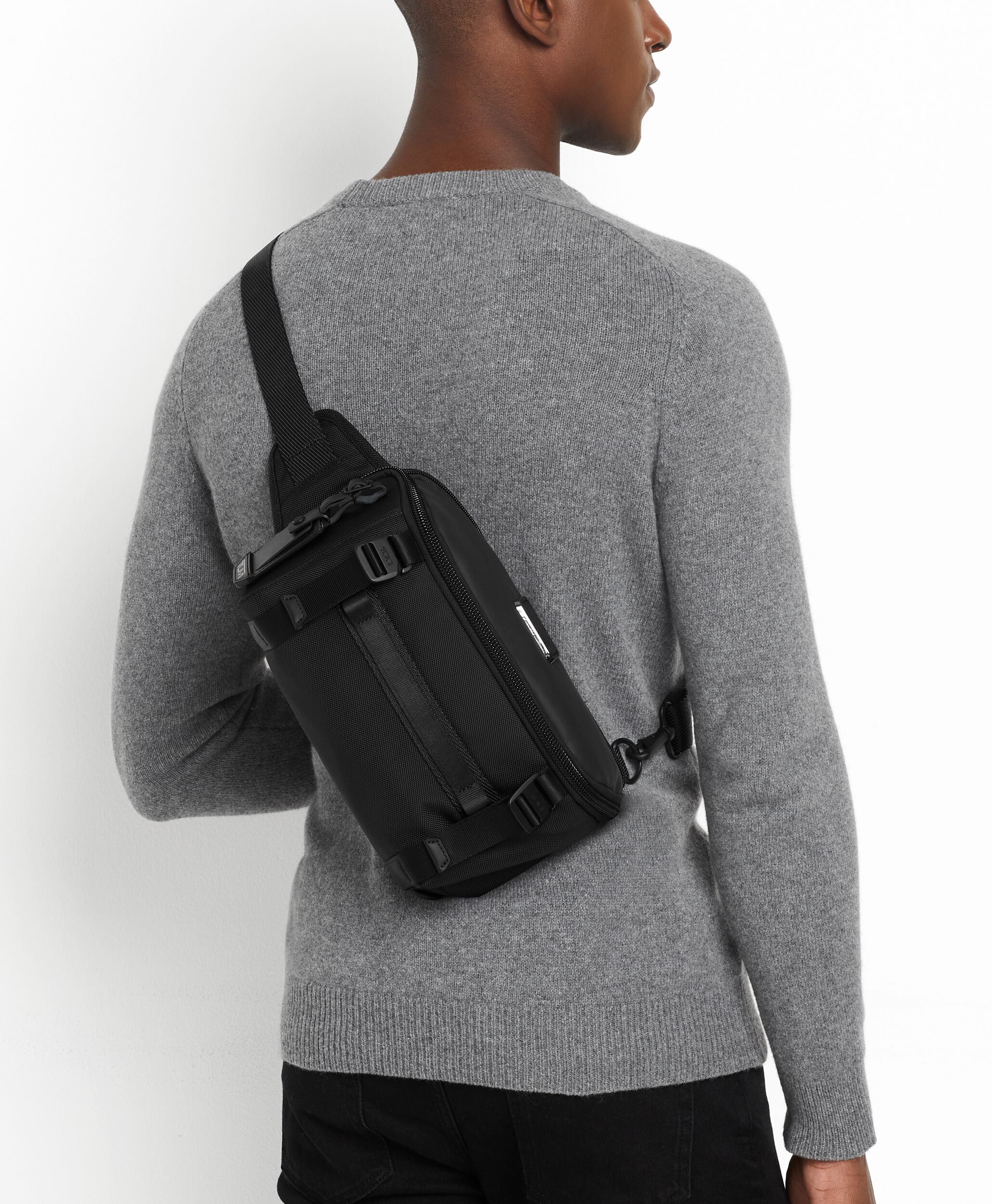 Tas tumi 2025 sling bag