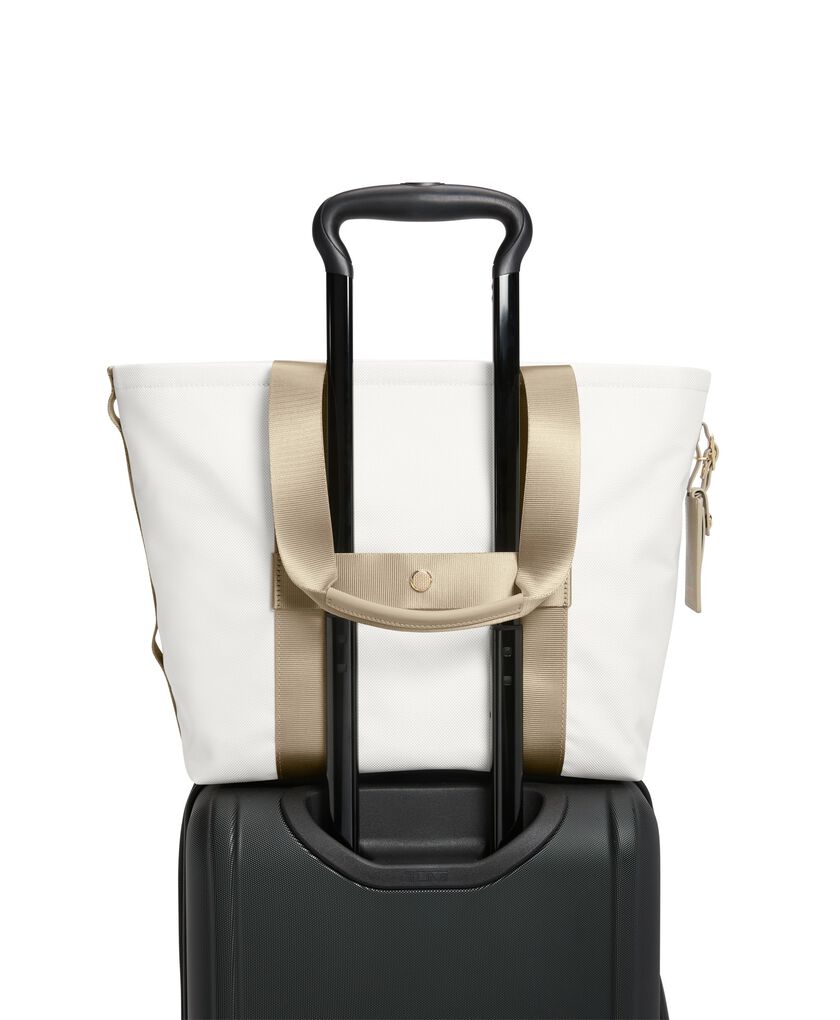 ALPHA BRAVO ESSENTIAL SM E/W TOTE  hi-res | TUMI