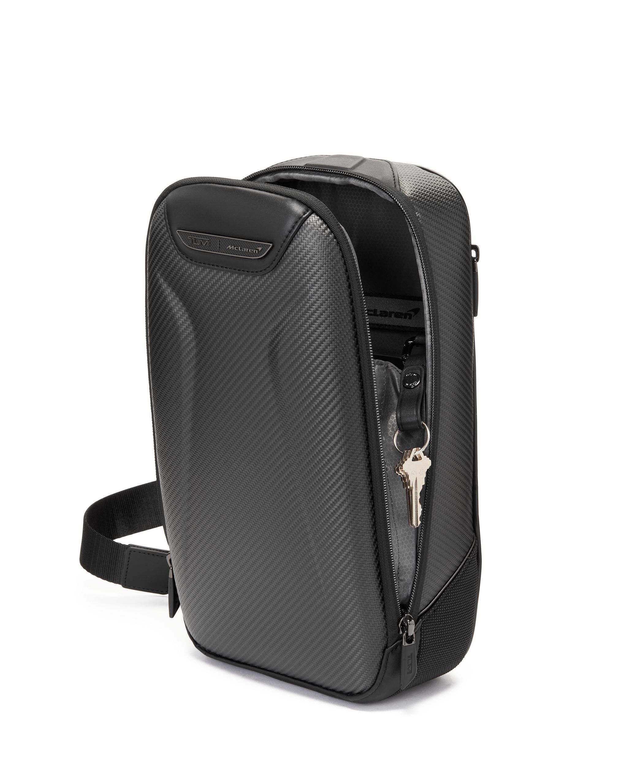 Torque Sling CARBON Original | TUMI Indonesia