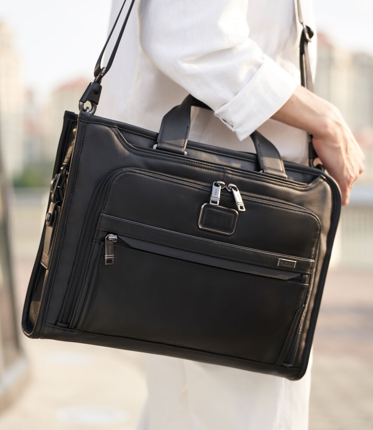 Slim Deluxe Portfolio BLACK Original | TUMI Indonesia