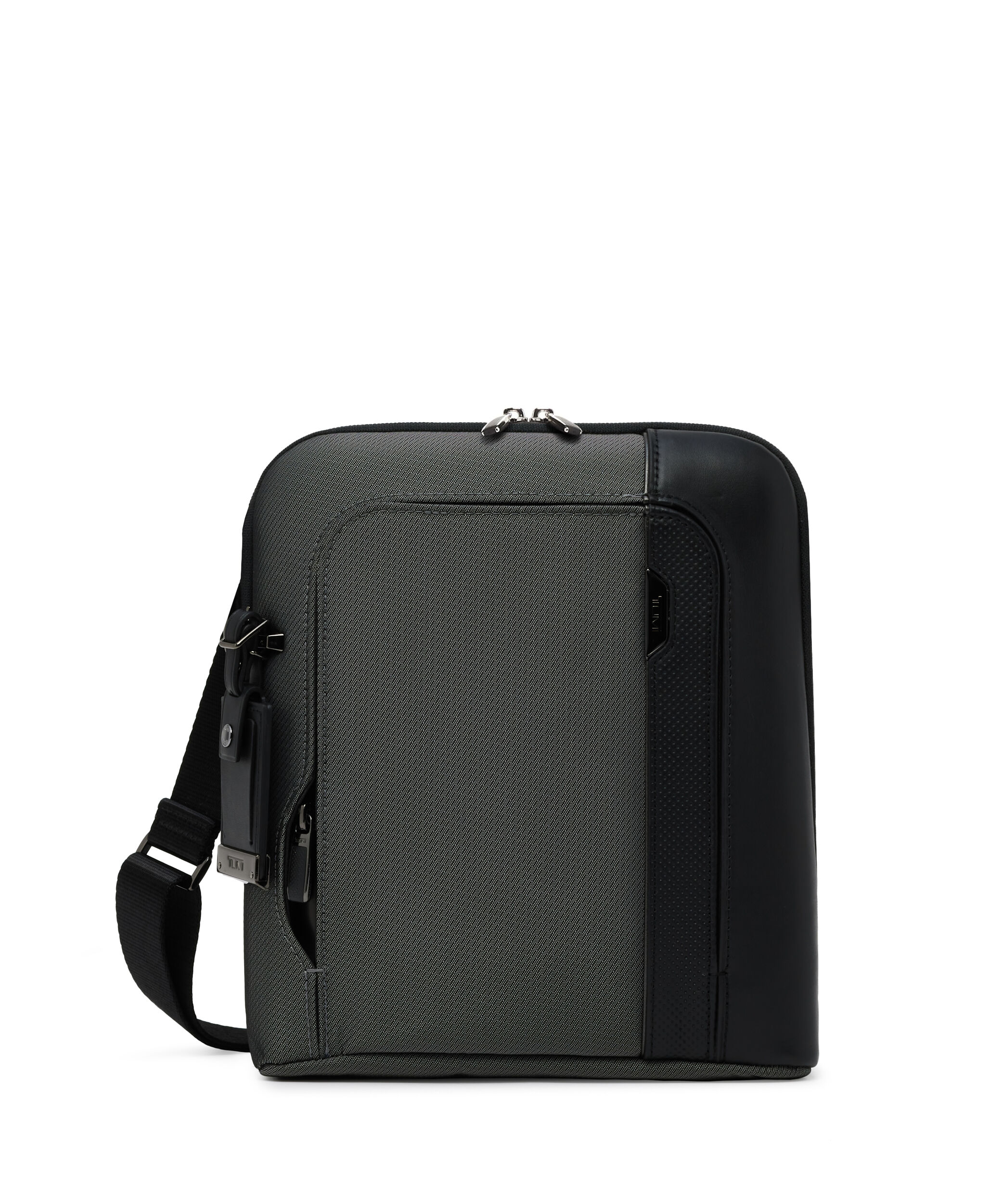 Tumi arrive hot sale